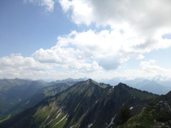 Walserkamm und jede Menge Berge im Hintergrund