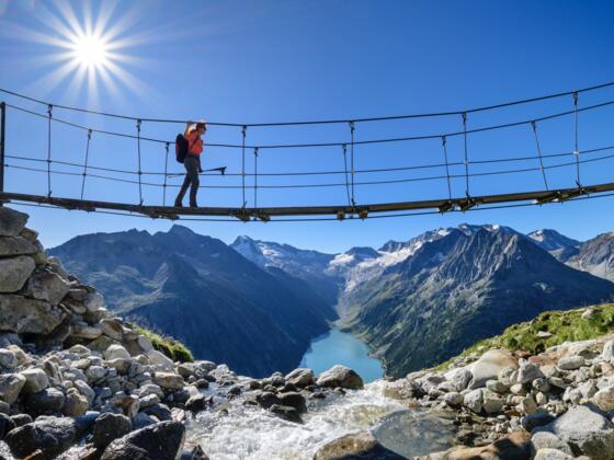 Berühmt & berüchtigt: Die oft fotografierte Hängebrücke über dem Alelebach