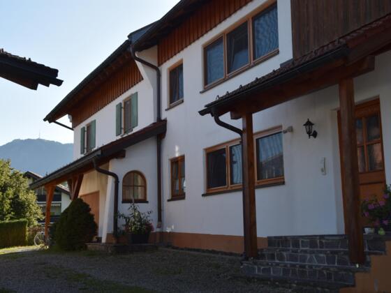 Ferienwohnung mit Grünten im Hintergrund