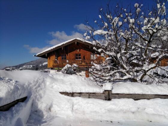 Ferienwohnung Butz in Rottach-Egern - Hausansicht im Winter