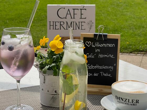 Herzlich Willkommen im Cafe Hermine