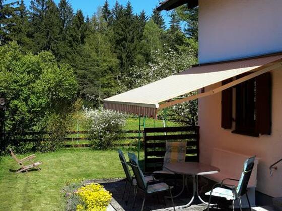 Blick auf die Terrasse/Garten