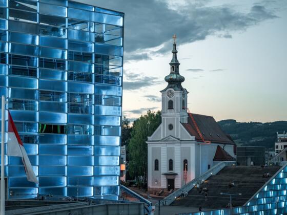 AEC_blau1_Fotowalk©Linz Tourismus_Christoph Partsch.jpg
