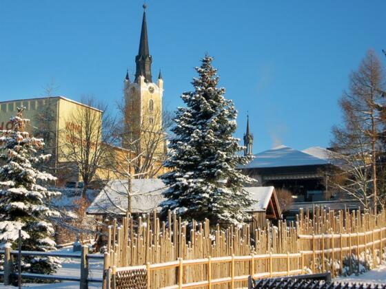 Stadtpfarrkirche im Winter