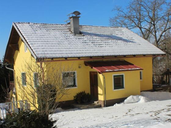 Hausansicht im Winter