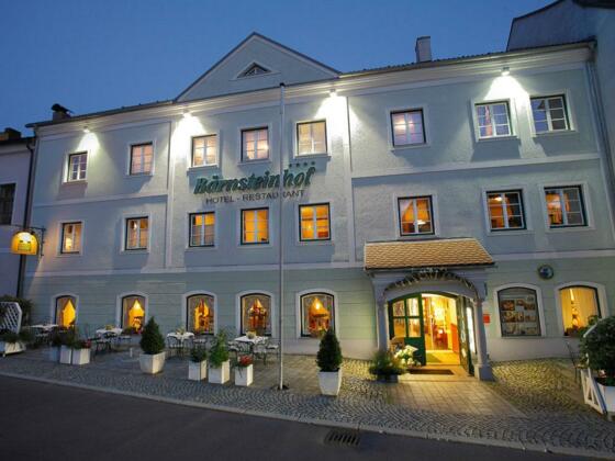 Hausansicht bei Nacht