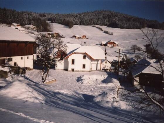 Hausansicht im Winter