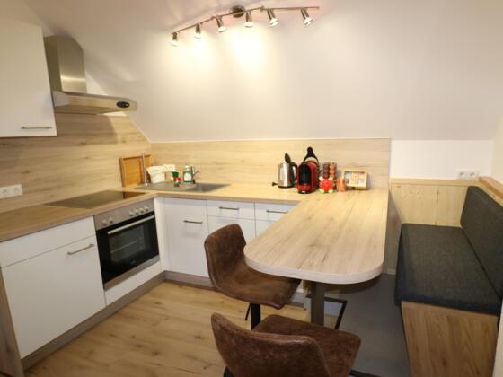 Ansicht der Ferienwohnungen Arikogel durch eine Glaskugel