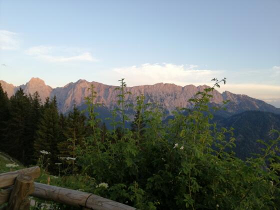 Blick von der Vorderkaiserfeldenhütte Richtung Wilder Kaiser