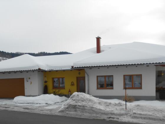 unser Haus im Winter