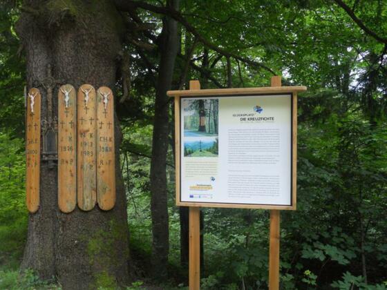 Schautafel beim Glücksplatz Kreuzfichte