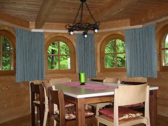 Essbereich mit Blick in die Natur
