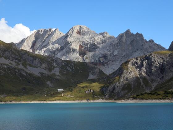 Blick über die Lünerseealpe zu den Kirchlispitzen