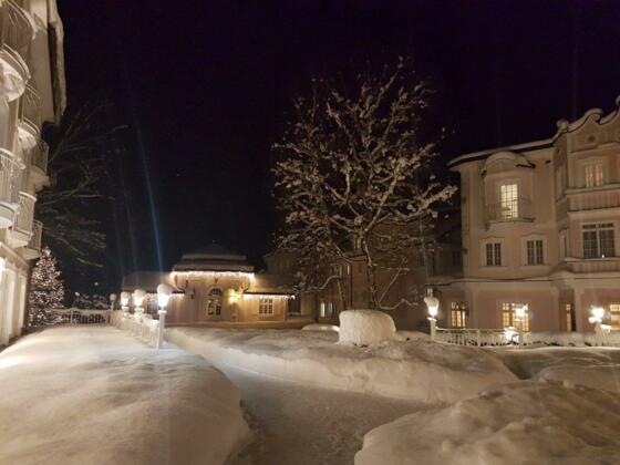 Strobl im Schnee bei Nacht (5)