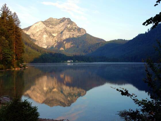 Voderer Langbathsee mit Brunnkogel