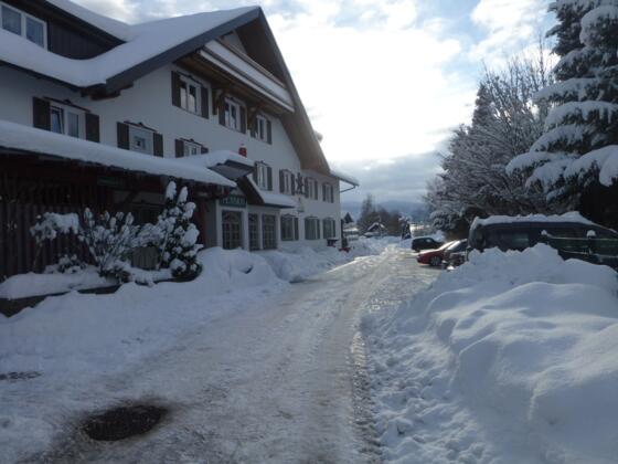 Hausansicht Winter Rosslwirt