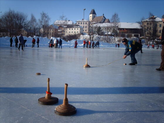 Eisstockschie\u00dfen