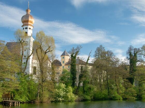 Das Kloster Höglwörth im Frühling