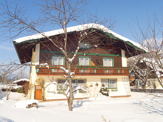 Hausansicht im Winter