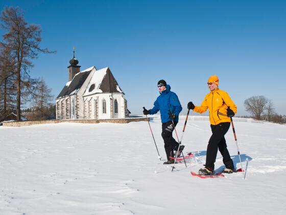GruenbachWinterSchneeschuhwandernKirche_OÖTourismusErber.jpg
