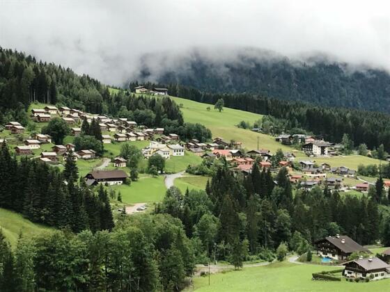 Das Haus liegt unmittelbar am Lift