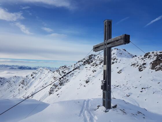Grafmartspitze 2720 m und Blick Richtung Westen: Grünbergspitze und Stubaier