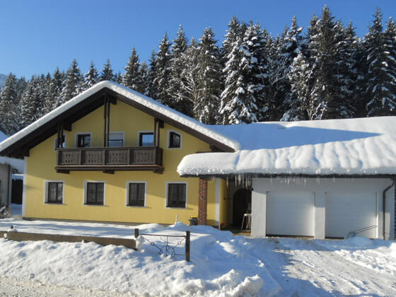 Haus Winkler im weißen Winterkleid in Unterjoch Bad Goisern