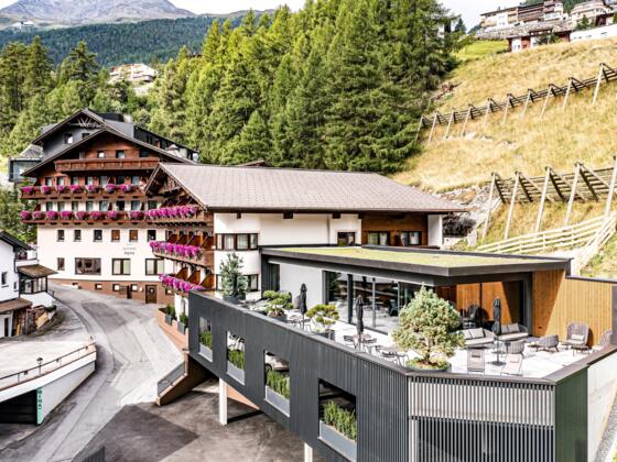 Hotel Alpina Außenansicht