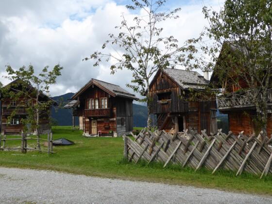 Der alten Troadkästen beim Gasthof Sonnleit`n dienen als originelle Ferienwohnungen.