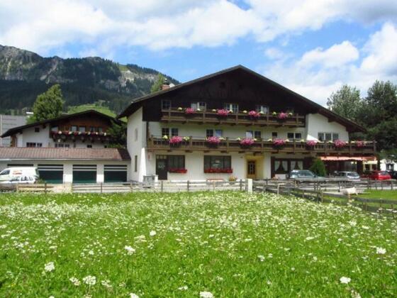Aussenansicht im Sommer, Haus Glätzle Helene