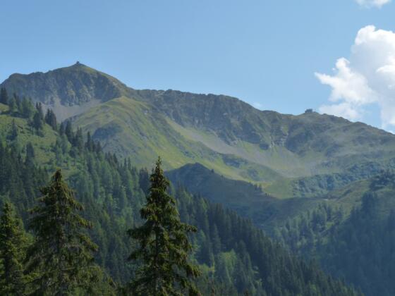 Das markante Kellerjochmassiv mit dem Kreuzjochgipfel wurde heute umfahren.