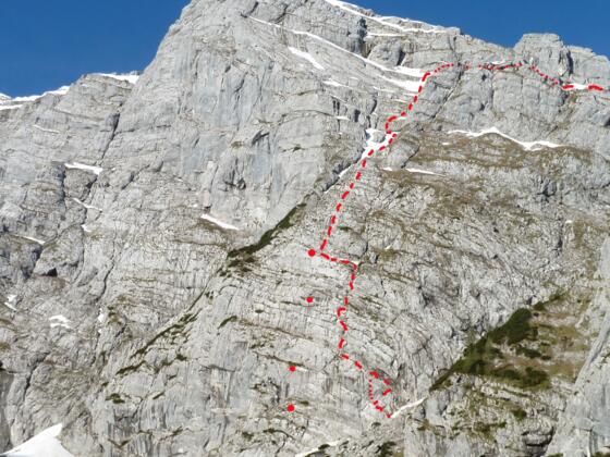 Routenverlauf mit Schnee, Abseilstellen nach der 6. SL