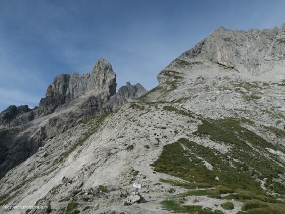 Ich bin am Steiglpass. Bis zur oberen Graskante muss ich gelangen
