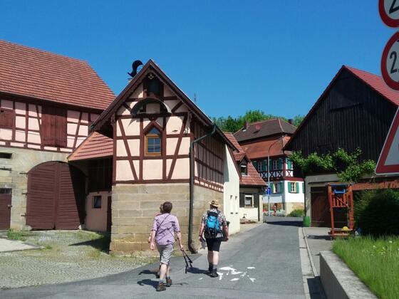 Straßenzug in Burgellern