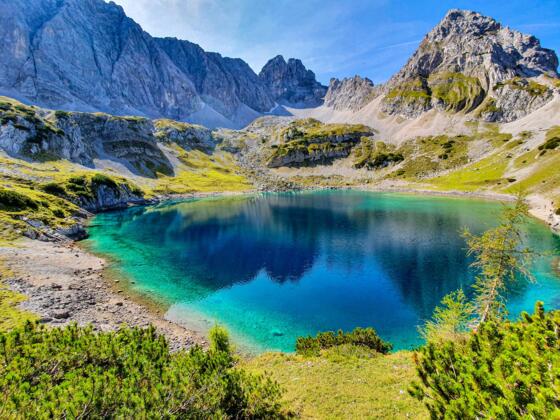 Der Drachensee mit seinen prächtigen Farben