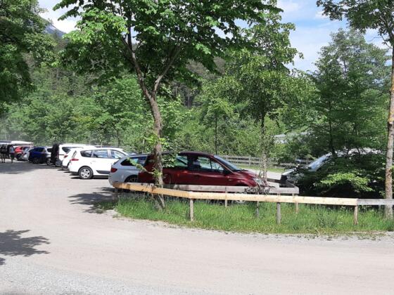 Gebührenfreier Parkplatz am Ausgangspunkt.