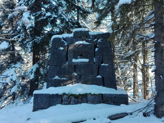 Pyramide am Kühlhauskopf von 1843