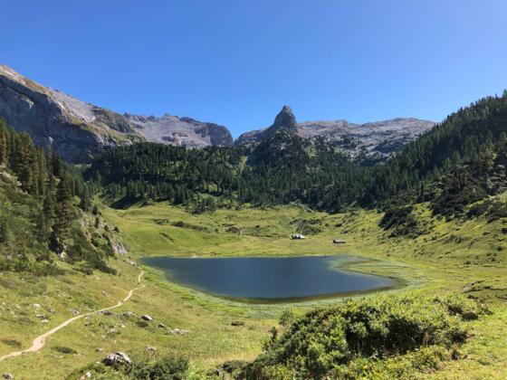 Der Funtensee mit dem markanten Schottmalhorn im Hintergrund (2.232 m)