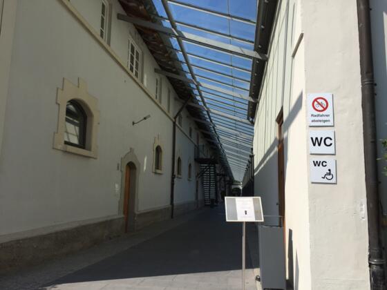 Klosteranlage Fürstenfeldbruck, öffentliches WC barrierefrei
