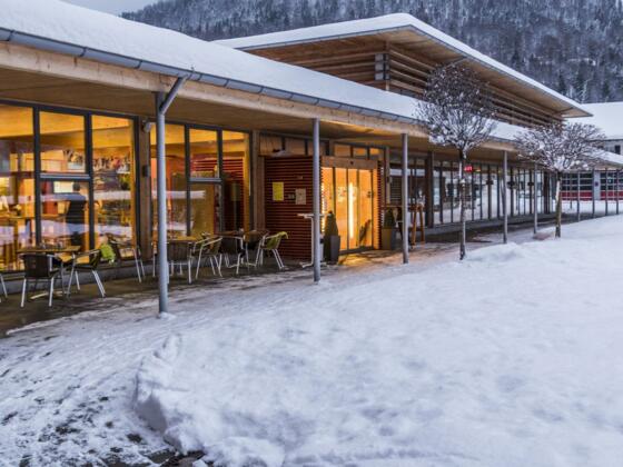 hoteleingang-jufa-hotel-montafon-winter-1440x960