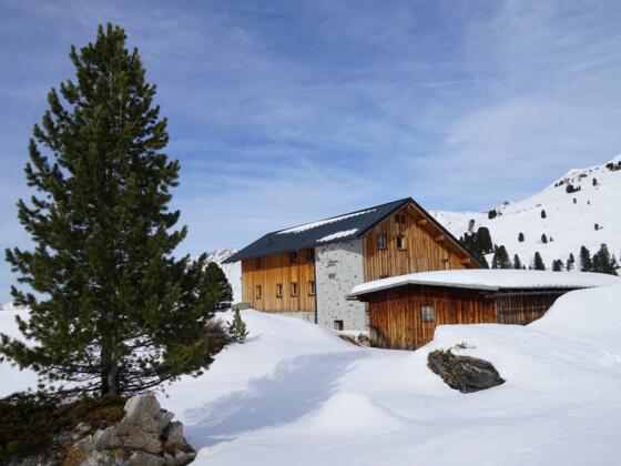 Winterliches Idyll: Die Lizumer Hütte