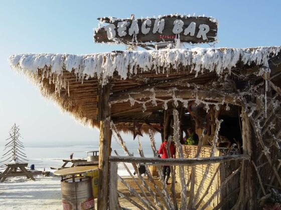 Winterliche Beach Bar in Übersee