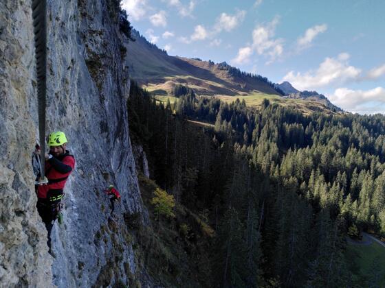 Neuer Klettersteig an der Wandfluh in Sonntag-Stein