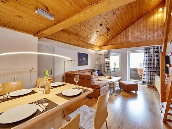 Wohnzimmer mit Essbereich