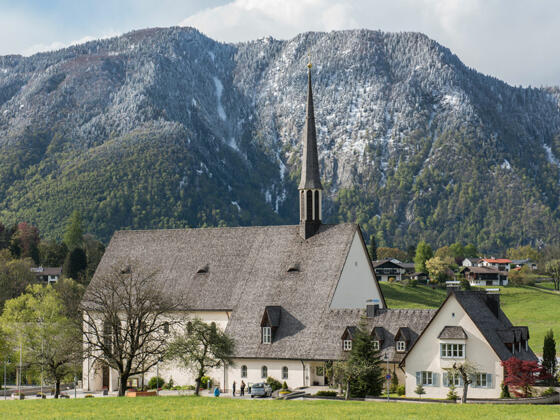 Katholische Pfarrkirche St. Nikolaus von der Flüe | Bayerisch Gmain