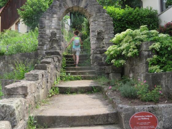 Historischer Aufgang zur Wallburg