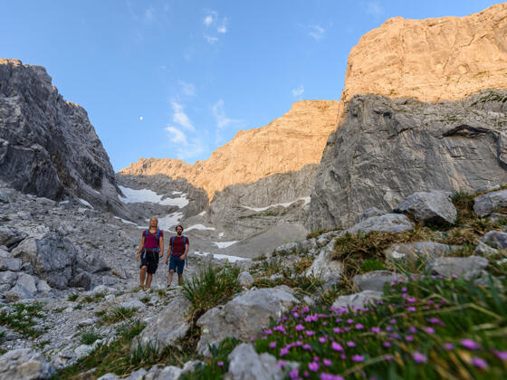 Wanderer vor dem Blaueisgletscher © DAV/Wolfgang Ehn