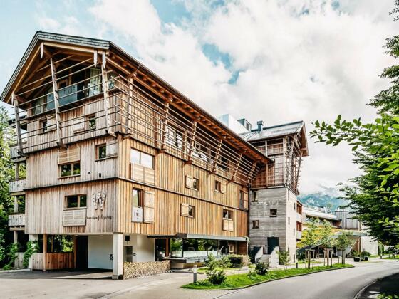 Werdenfelserei Außenansicht Sommer