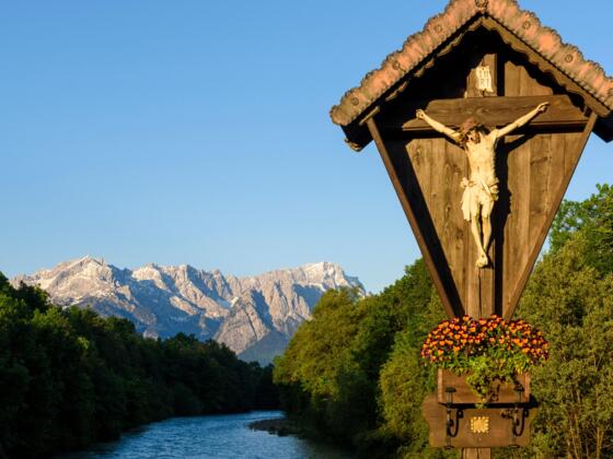 Loisachbrücke Oberau mit Blick zum Wettersteinmassiv