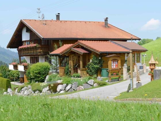 Aussenansicht im Sommer